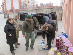 Для розвідників-УНСОвців волонтери відправили смаколики