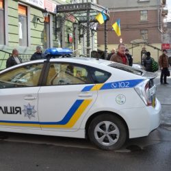 Поліцейські евакуювали авто в центрі Тернополя