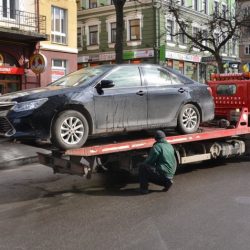Поліцейські евакуювали авто в центрі Тернополя