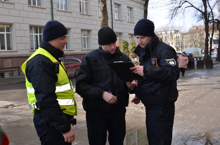 Поліцейські евакуювали авто в центрі Тернополя