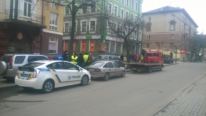 Тернопільським поліцейським спробували дати хабар
