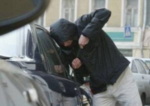 злодій авто