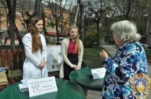 лікарі