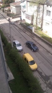 р