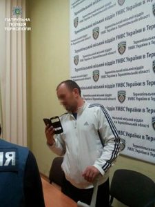 адідас