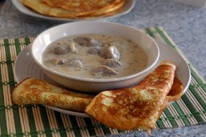 belarusian_machanka_with_yeast_crepes