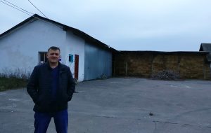Брикетний цех має вигляд звичайного сараю