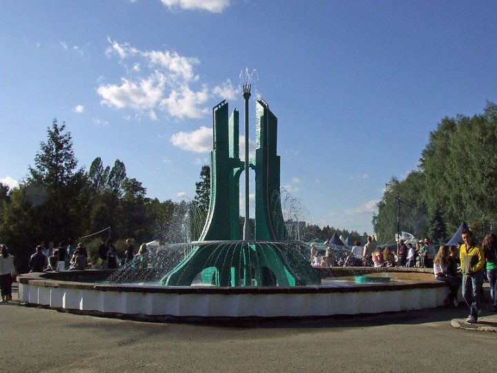 800px-UA-TE_Fontan_Olimpiada_2_Buran_28-08-12