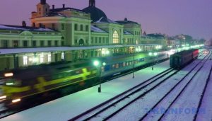 630_360_1484747787-1537-v-ivanofrankovsk-pribyl-novyj-skorostnoj-poezd-s-vagonamitransformerami-foto-urij-rylcuk-ukrinform