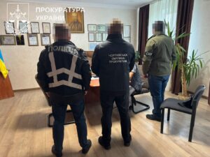 Зображення символізує діяльність прокуратури України.