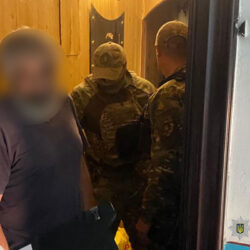 Alternative text: Підозрюваного у підпалах елітних авто затримали