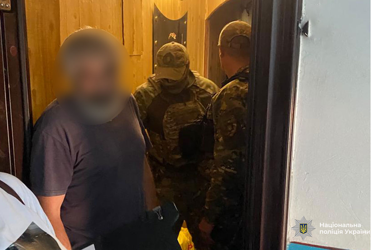Alternative text: Підозрюваного у підпалах елітних авто затримали