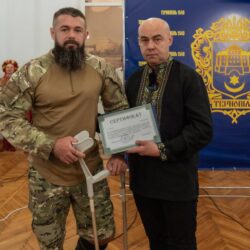Воїн отримав ключі від нової квартири за героїзм