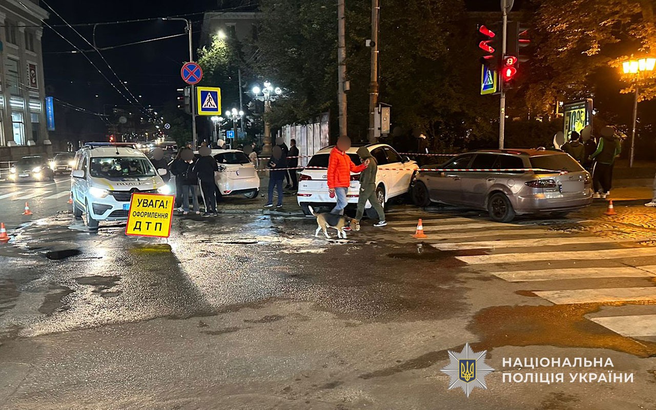 Поліція з'ясовує деталі аварії трьох авто у Тернополі