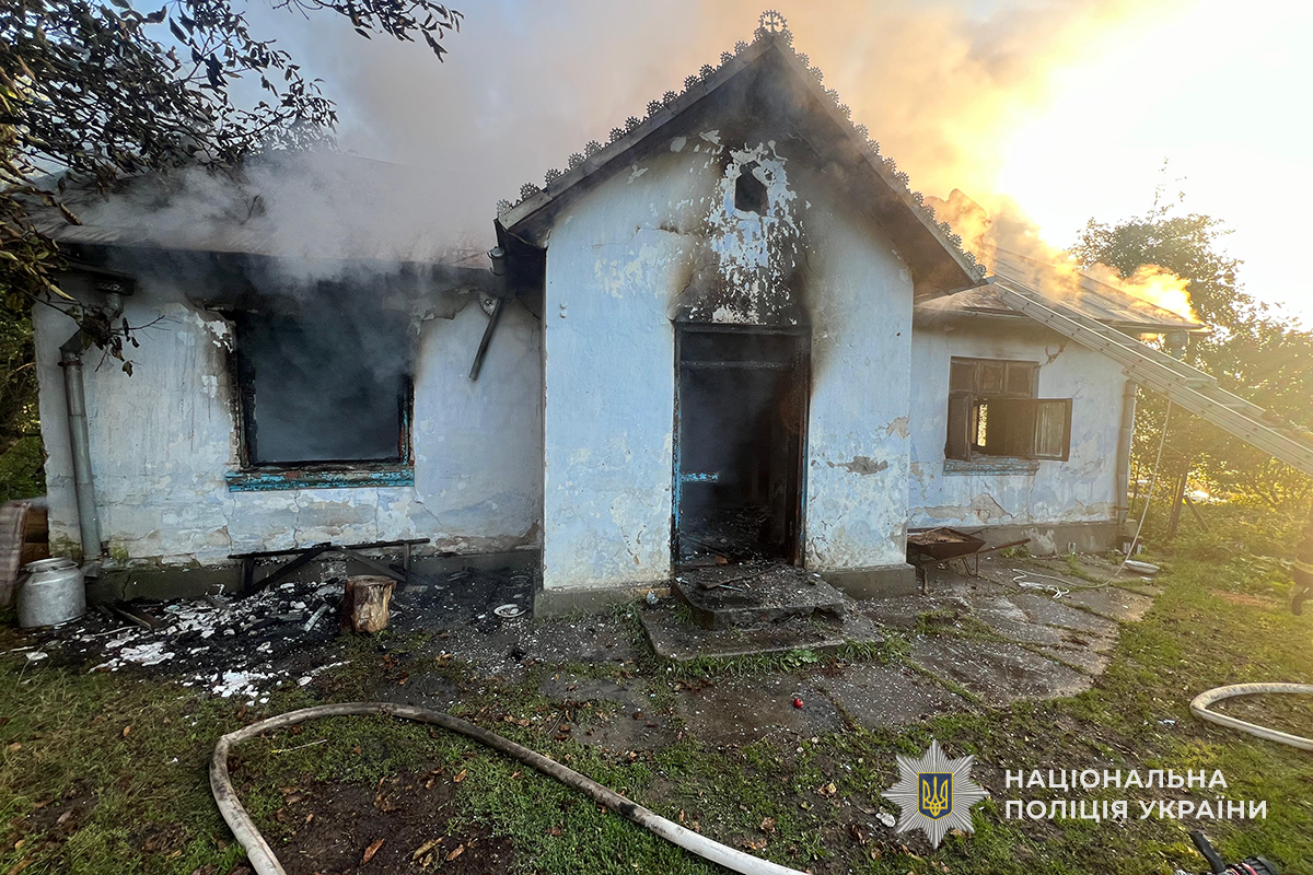 Альтернативний текст для зображення: Поліція розслідує смертельну пожежу в будинку
